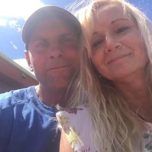 Meet your Posher, Dee-dee